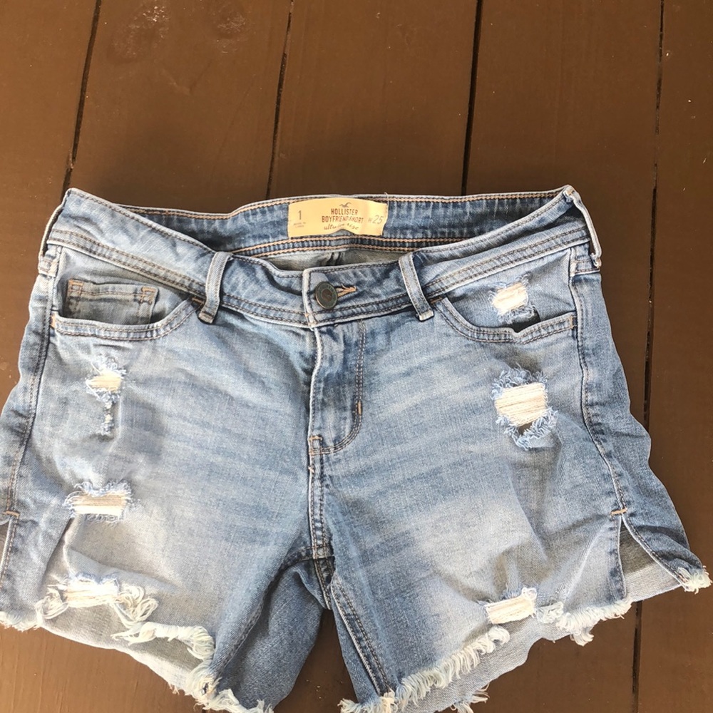 Hollister boyfriend ripped jean shorts